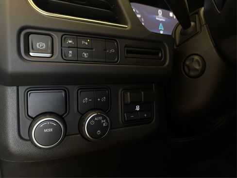 Used 2022 Chevrolet Tahoe LT w/ LT Signature Package image 20