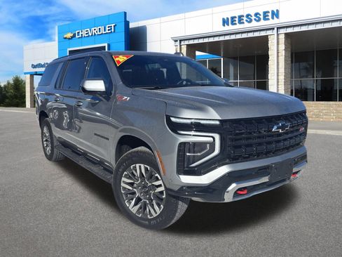 Used 2025 Chevrolet Suburban Z71 image 1