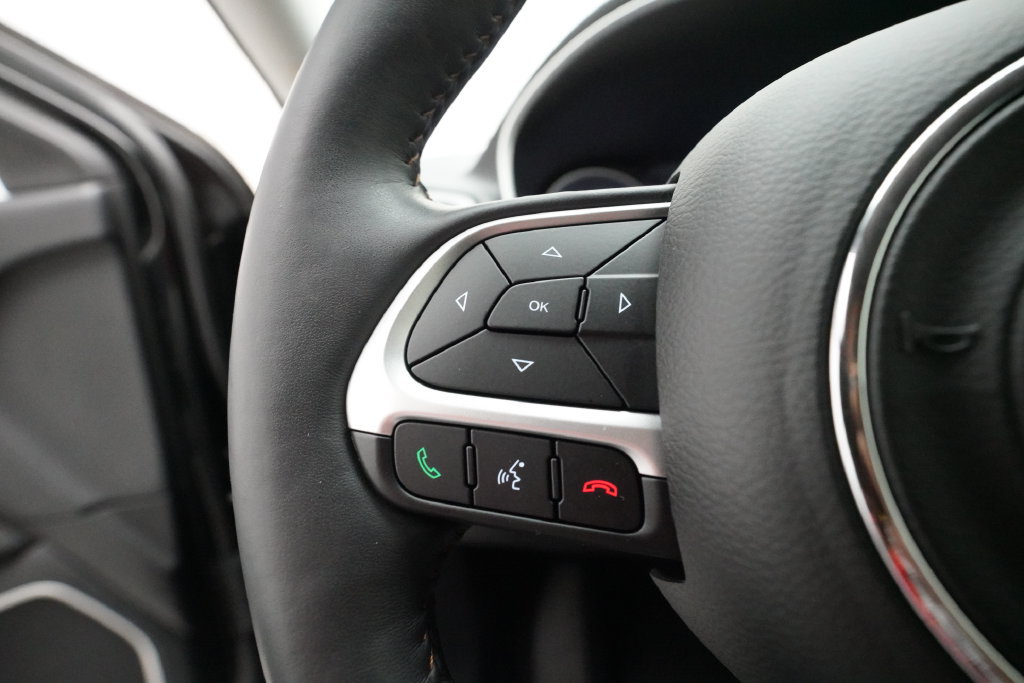Used 2018 Jeep Compass Limited w/ Navigation Group AWD/4WD image 18