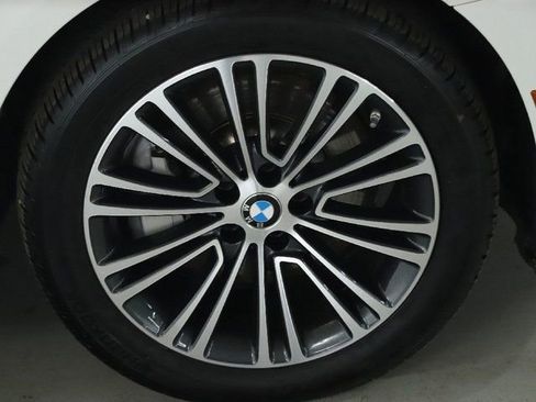 Used 2020 BMW 530i xDrive w/ Premium Package image 10
