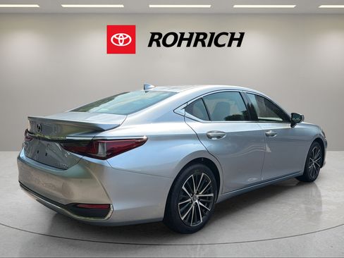 Used 2024 Lexus ES 300h w/ Premium Package FWD image 9