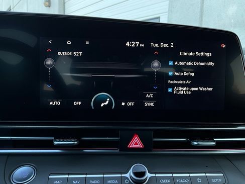 Used 2025 Hyundai Elantra SEL image 31