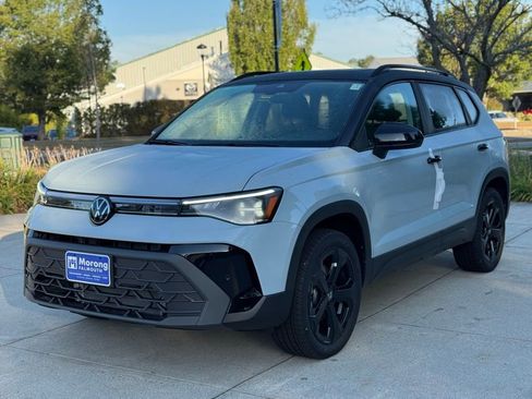 New 2025 Volkswagen Taos SE image 4