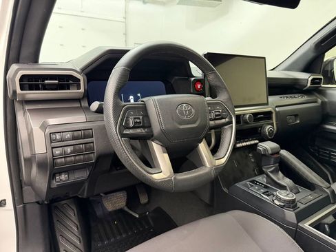 Used 2024 Toyota Tacoma TRD Off-Road AWD/4WD image 4