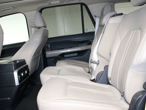 Used 2024 Ford Expedition Limited image 19
