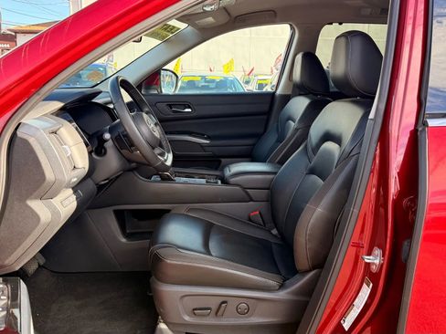 Used 2023 Nissan Pathfinder SL image 19