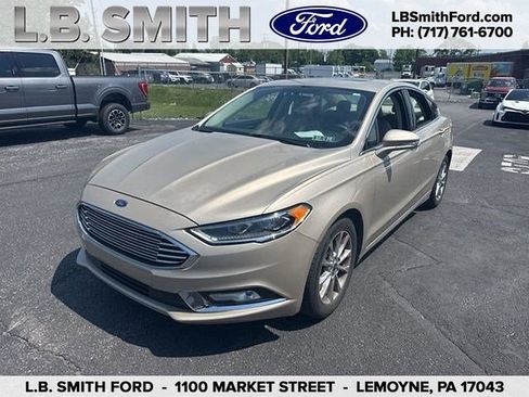Used 2017 Ford Fusion SE w/ Fusion SE Technology Package FWD image 1