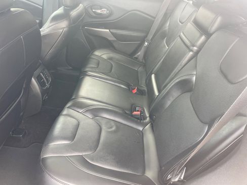 Used 2019 Jeep Cherokee Limited image 15