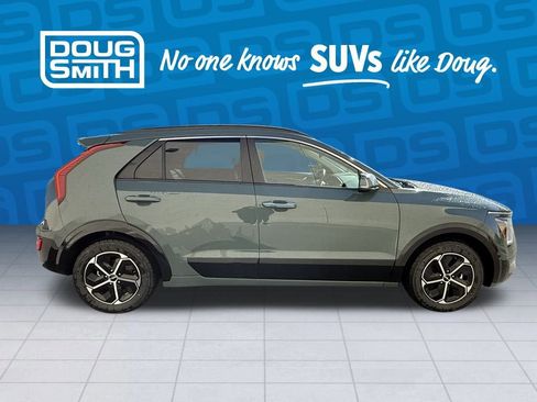 Used 2023 Kia Niro SX image 5