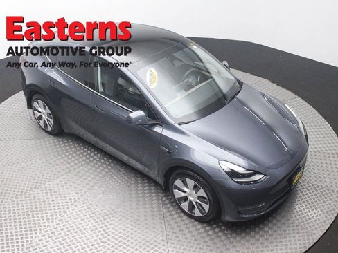 Used 2023 Tesla Model Y Long Range image 3