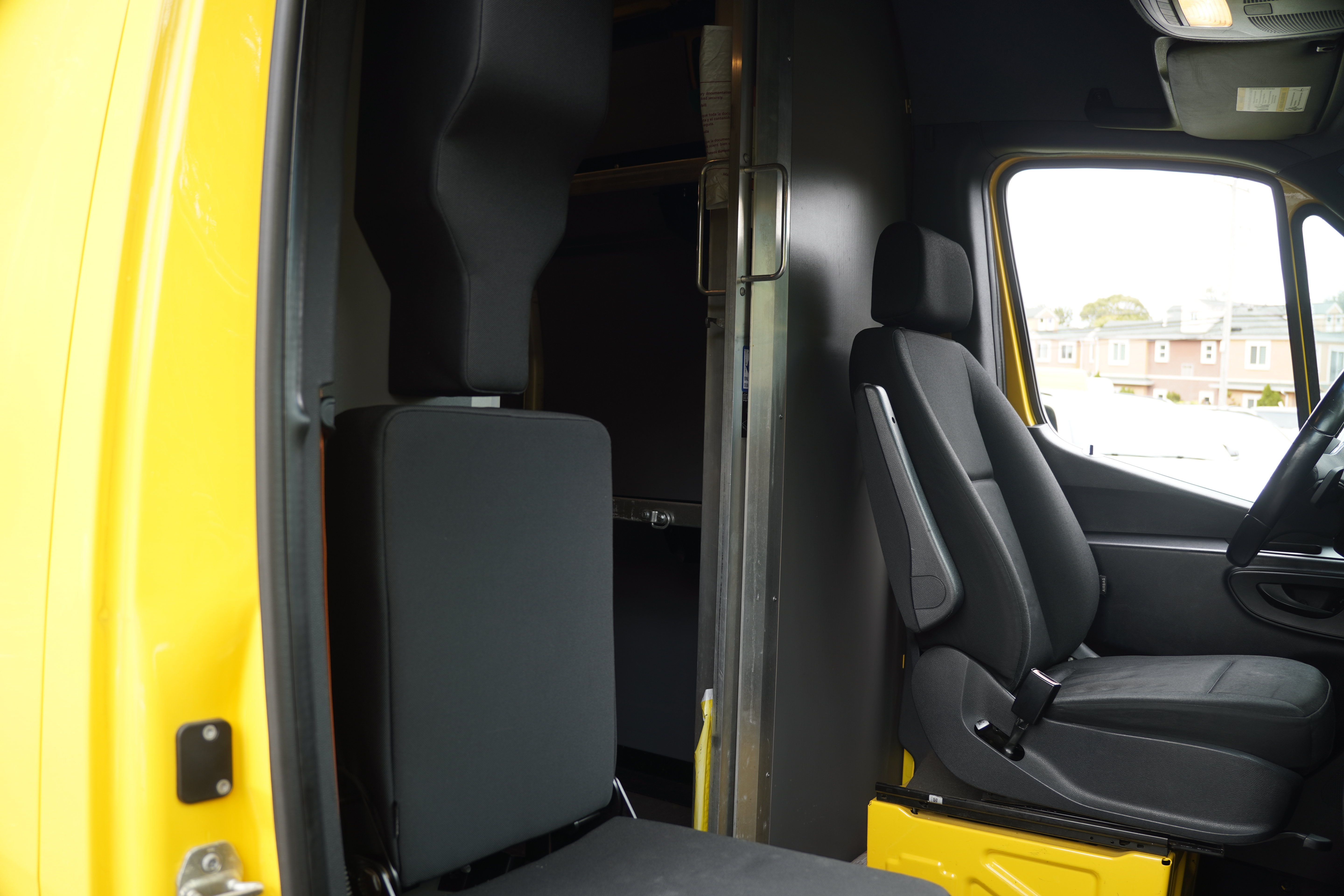 Used 2021 Mercedes-Benz Sprinter 2500 w/ Acoustic Package image 32
