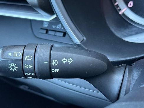 Used 2023 Toyota Highlander XLE FWD image 38