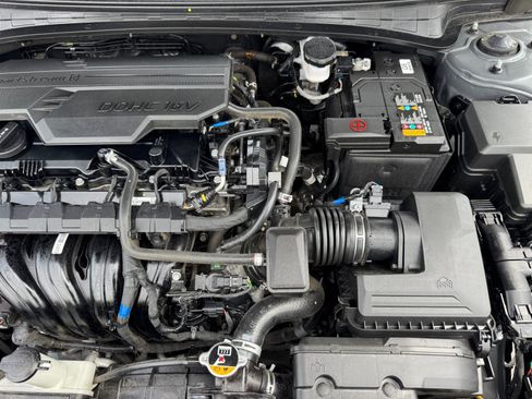 Used 2025 Hyundai Elantra Sport FWD image 17