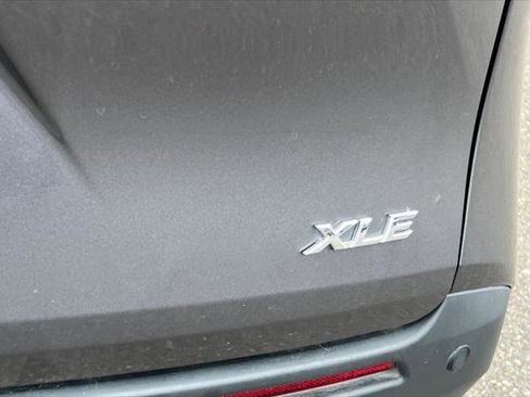 Certified 2025 Toyota Sienna XLE image 7