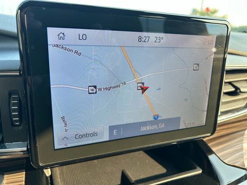 Used 2023 Ford Explorer Limited image 13