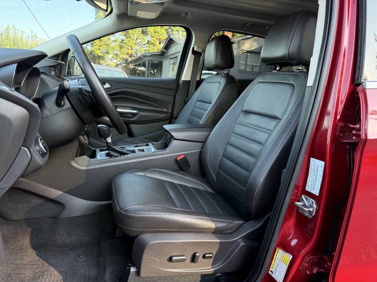 Used 2017 Ford Escape Titanium AWD/4WD image 9
