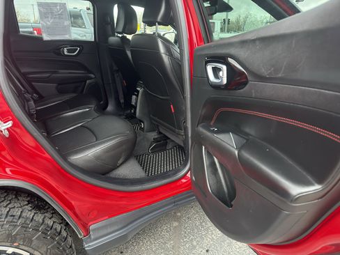 Used 2025 Jeep Compass Trailhawk AWD/4WD image 13