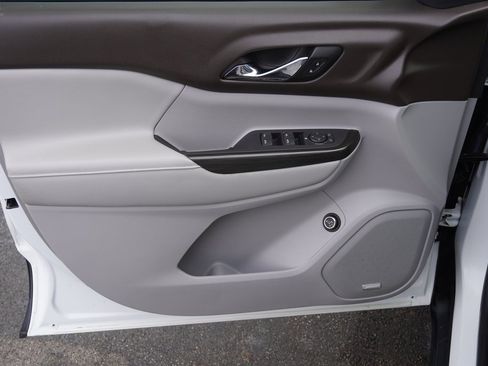 Used 2017 GMC Acadia SLT image 9