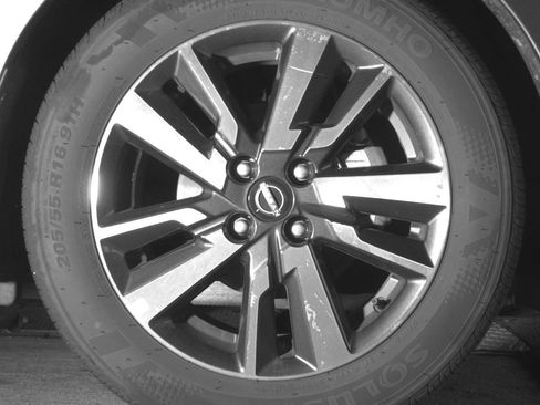Used 2025 Nissan Versa SV FWD image 16