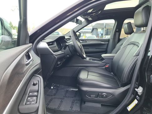 New 2025 Jeep Grand Cherokee L Limited w/ Luxury Tech Group II AWD/4WD image 10