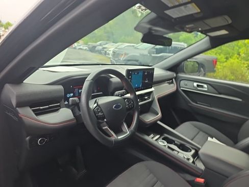 Used 2025 Ford Explorer ST-Line w/ ST-Line Street Pack AWD/4WD image 12