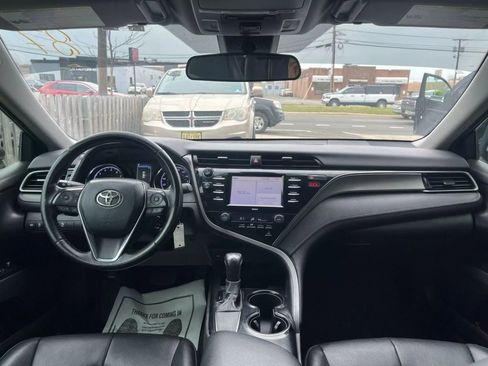 Used 2020 Toyota Camry SE FWD image 22