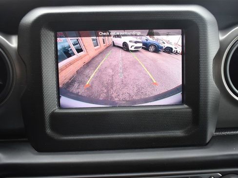 Used 2022 Jeep Wrangler Sport image 16