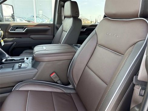 New 2026 GMC Sierra 3500 Denali w/ Denali Reserve Package image 18