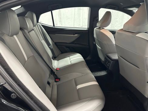 Used 2025 Toyota Camry SE image 54
