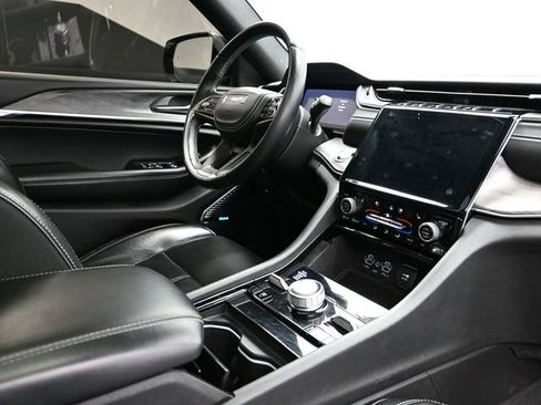 Certified 2022 Jeep Grand Cherokee L Overland w/ Luxury Tech Group IV image 13