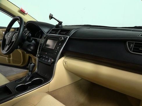 Used 2017 Toyota Camry LE image 19