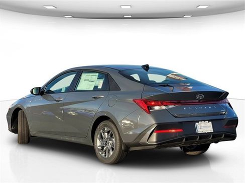 New 2026 Hyundai Elantra Blue image 6