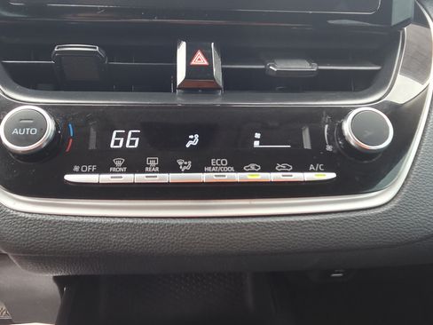 Used 2025 Toyota Corolla LE FWD image 27