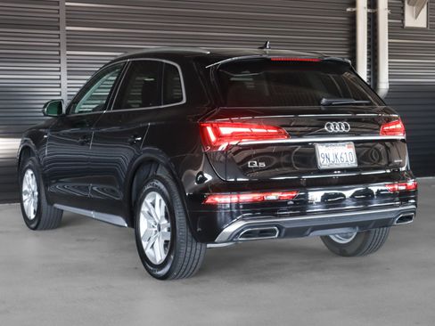 Used 2023 Audi Q5 2.0T Premium w/ Convenience Package AWD/4WD image 2