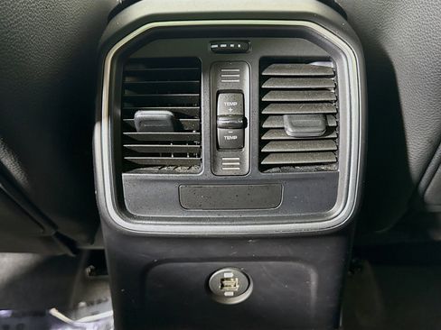 Certified 2018 Porsche Macan image 22