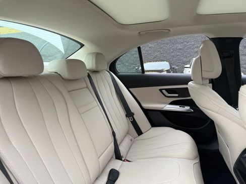 Used 2025 Mercedes-Benz E 350 Sedan image 18