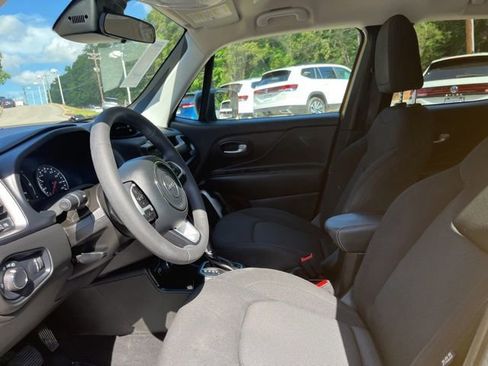 Used 2023 Jeep Renegade Latitude AWD/4WD image 7