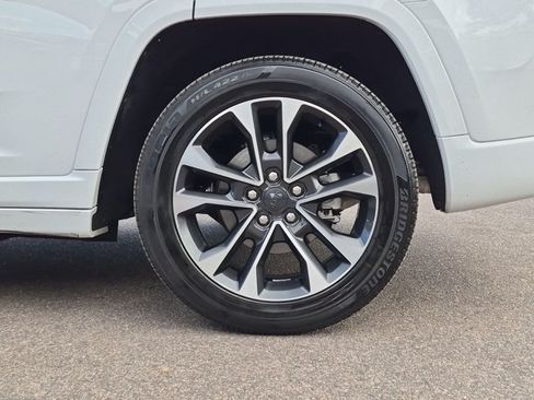 Used 2023 Jeep Grand Cherokee Overland AWD/4WD image 24