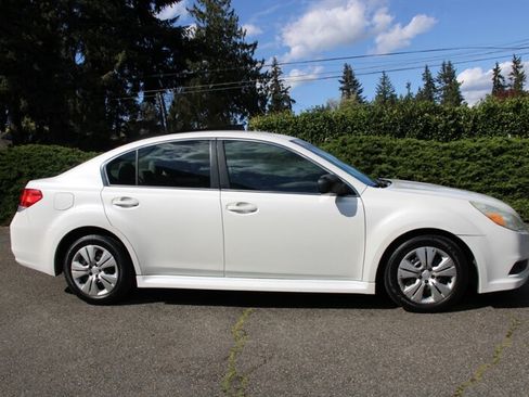 Used 2010 Subaru Legacy 2.5i AWD/4WD image 11
