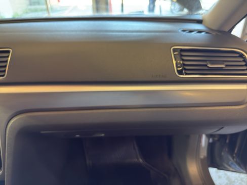 Used 2018 Volkswagen Passat 2.0T R-Line FWD image 21