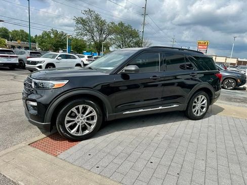 Used 2021 Ford Explorer XLT w/ Equipment Group 202A RWD image 3