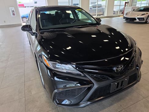 Used 2024 Toyota Camry SE FWD image 4