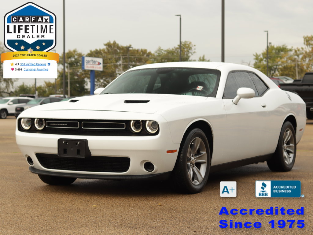 Used 2016 Dodge Challenger SXT RWD image 3