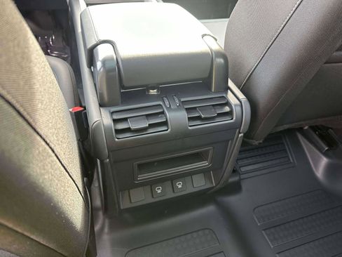 Used 2025 Land Rover Defender 110 S image 11