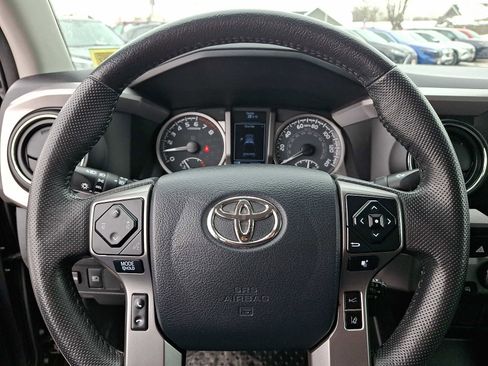 Certified 2020 Toyota Tacoma SR5 image 21