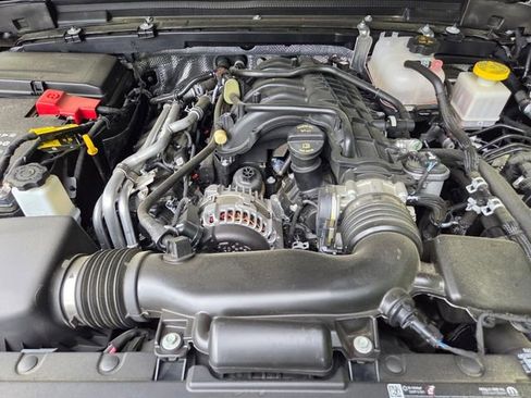 Used 2025 Jeep Gladiator Willys AWD/4WD image 30