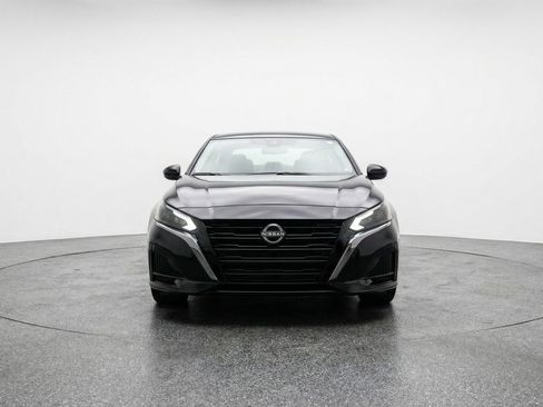 Used 2025 Nissan Altima 2.5 SV image 2