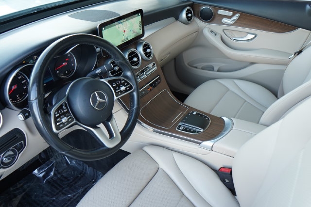 Used 2021 Mercedes-Benz GLC 300 4MATIC image 2