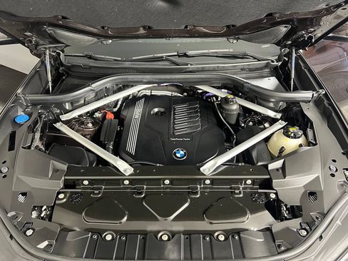 Used 2022 BMW X5 xDrive40i w/ Premium Package AWD/4WD image 32