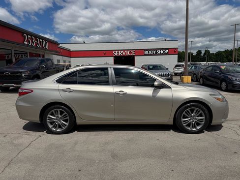 Used 2015 Toyota Camry SE FWD image 2